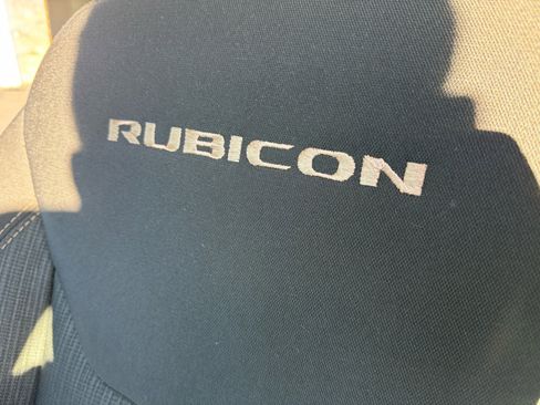 Used 2018 Jeep Wrangler Unlimited Rubicon w/ Connectivity Group image 26