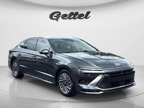 Certified 2025 Hyundai Sonata Limited FWD image 3
