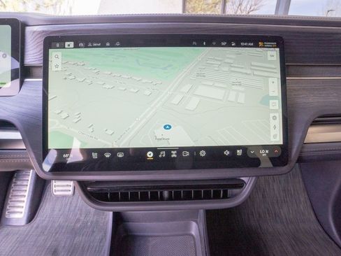 Used 2024 Rivian R1S Adventure image 11