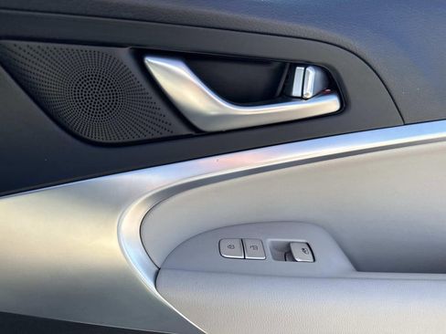 Used 2023 Genesis G70 2.0T image 15