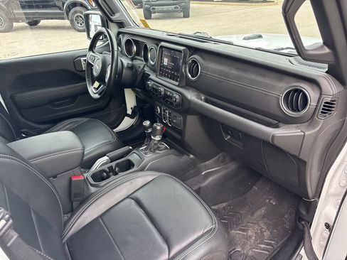 Used 2022 Jeep Gladiator Overland w/ Popular Equipment Package AWD/4WD image 38