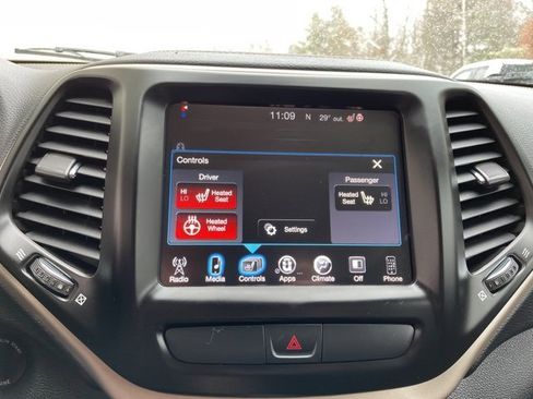 Used 2017 Jeep Cherokee Latitude w/ True North Edition image 28