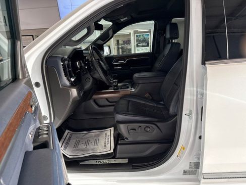 Used 2023 Chevrolet Silverado 1500 High Country w/ Z71 Off-Road Package AWD/4WD image 16