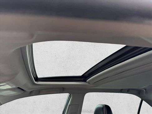 Used 2015 Toyota Camry XSE FWD image 11