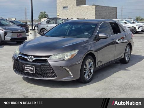 Used 2016 Toyota Camry SE FWD image 1
