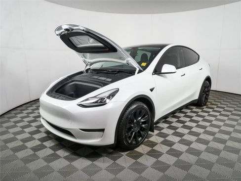 Used 2023 Tesla Model Y Long Range AWD/4WD image 33