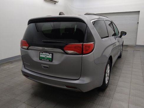 Used 2021 Chrysler Voyager Lxi FWD image 7