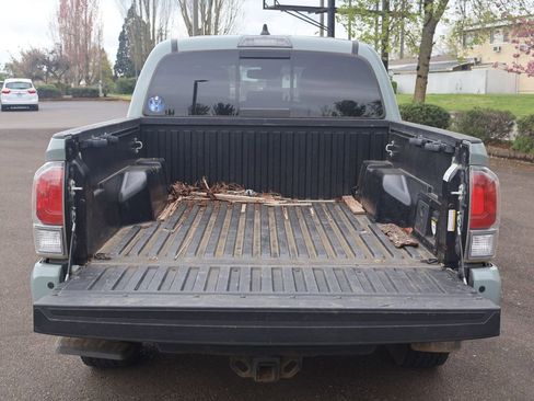 Used 2022 Toyota Tacoma TRD Off-Road w/ Technology Package AWD/4WD image 6