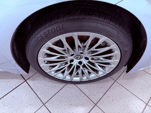 Used 2024 Lexus LS 500 RWD image 17
