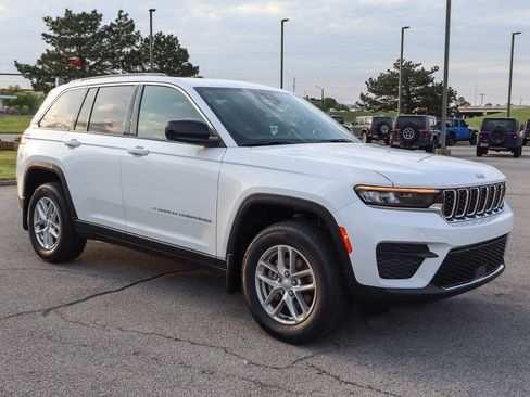 New 2026 Jeep Grand Cherokee Laredo X AWD/4WD image 4