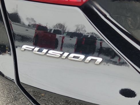 Used 2018 Ford Fusion SE w/ Equipment Group 201A image 18