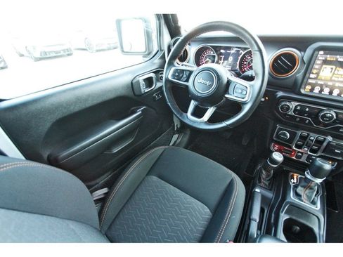 Used 2022 Jeep Gladiator Mojave w/ Cold Weather Group AWD/4WD image 9