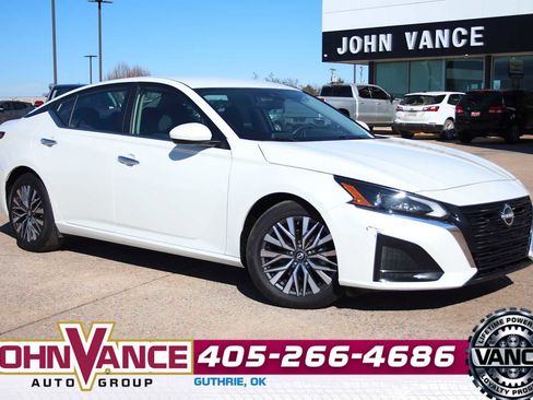 Used 2023 Nissan Altima 2.5 SV image 1