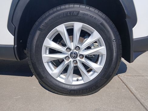 Used 2022 Toyota Corolla Cross LE image 10