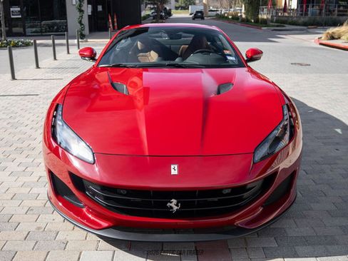 Used 2019 Ferrari Portofino image 22