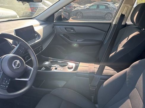 Used 2024 Nissan Rogue S image 10