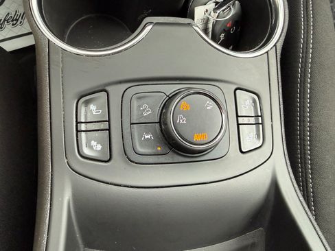 Certified 2024 GMC Terrain SLE w/ Driver Convenience Package AWD/4WD image 32