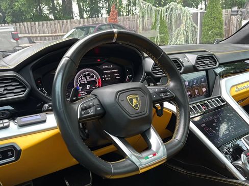 Used 2019 Lamborghini Urus AWD/4WD image 31
