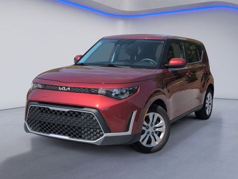 Used 2025 Kia Soul LX FWD image 2