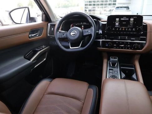 Certified 2025 Nissan Pathfinder Platinum AWD/4WD image 24