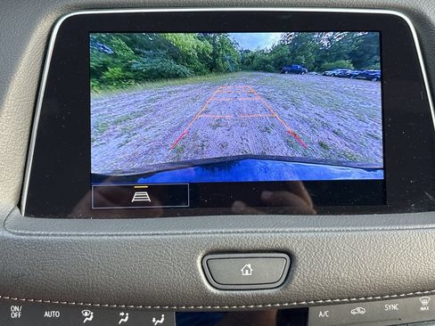 Used 2023 Cadillac XT4 Luxury w/ Cold Weather Package FWD image 14
