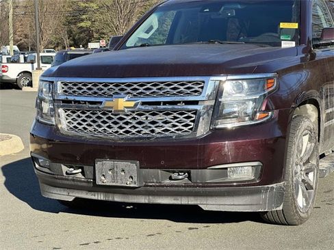 Used 2017 Chevrolet Suburban LT w/ LT Signature Package image 4