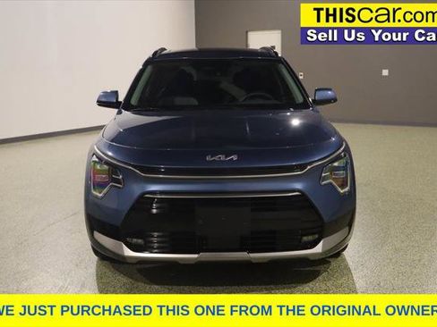 Used 2023 Kia Niro SX Touring image 2