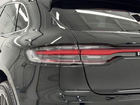 Certified 2025 Porsche Macan image 18