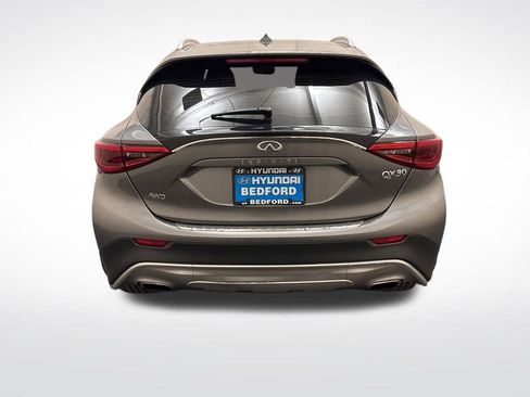 Used 2018 INFINITI QX30 Premium w/ Navigation Package AWD/4WD image 6