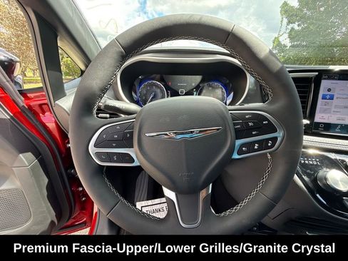 New 2026 Chrysler Pacifica Select image 19