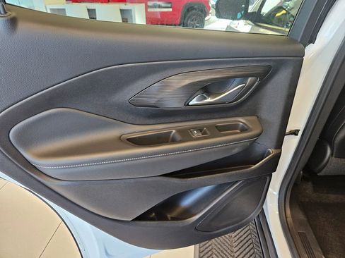 Used 2024 GMC Terrain SLT image 25