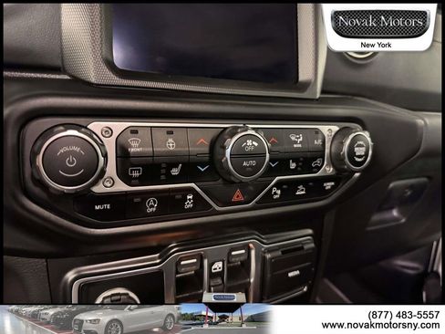 Used 2022 Jeep Wrangler Unlimited Sahara AWD/4WD image 23