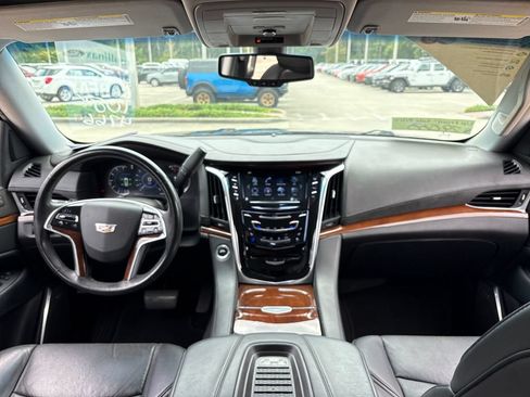Used 2018 Cadillac Escalade 2WD image 9