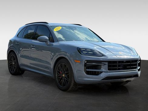Used 2025 Porsche Cayenne GTS AWD/4WD image 3