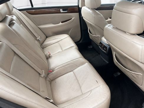 Used 2013 Hyundai Genesis 3.8 RWD image 11