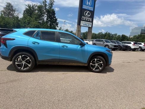 Used 2025 Chevrolet Trax RS w/ Sunroof Package FWD image 22