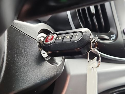 Used 2019 FIAT 500L Pop w/ Popular Equipment Group image 16