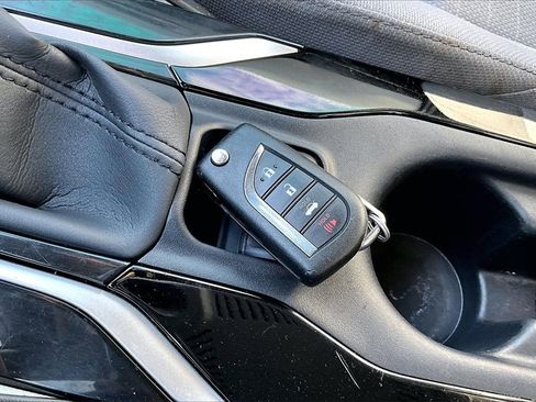 Used 2021 Toyota Corolla SE image 11