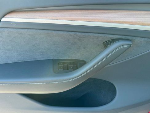 Used 2025 Tesla Model Y Long Range image 21