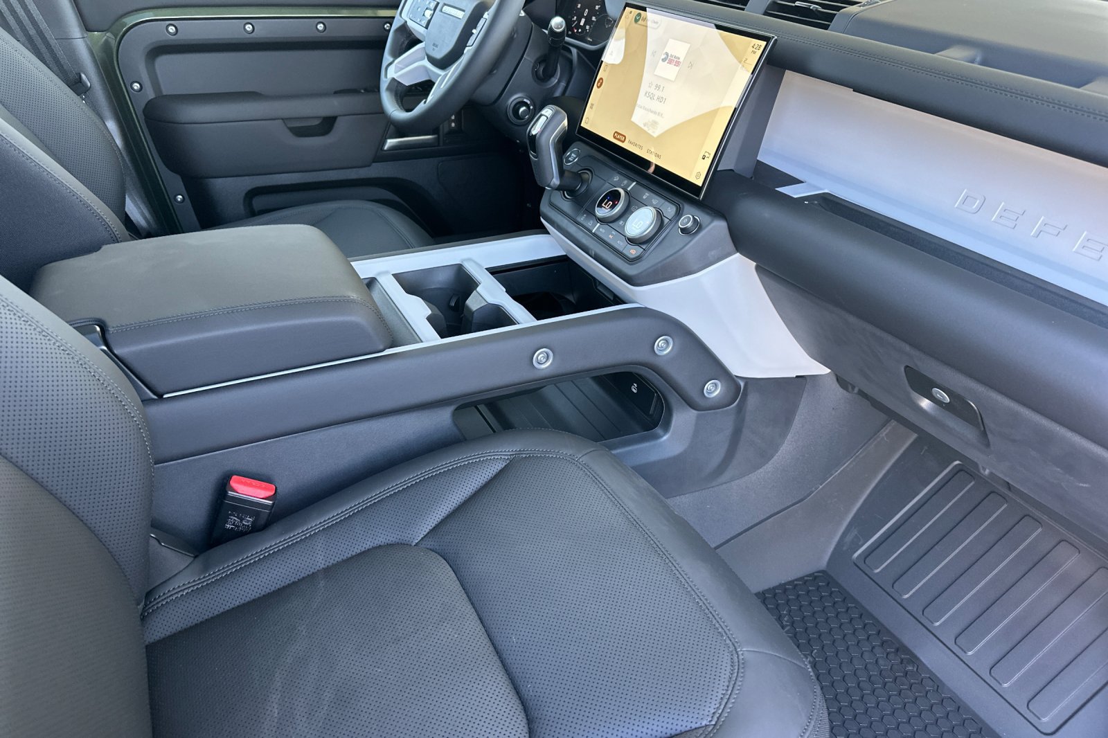 New 2026 Land Rover Defender 110 S AWD/4WD image 16