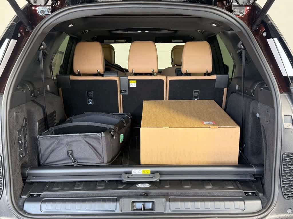 New 2026 Land Rover Discovery Limited Edition AWD/4WD image 22