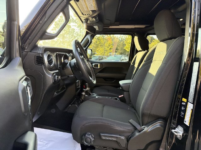 Used 2022 Jeep Wrangler Unlimited Sahara w/ Cold Weather Group AWD/4WD image 11