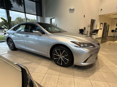 New 2025 Lexus ES 350 w/ Premium Package