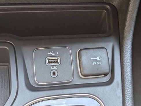 Used 2019 Jeep Cherokee Limited FWD image 24