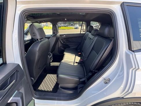 Certified 2023 Volkswagen Tiguan SE R-Line AWD/4WD image 9