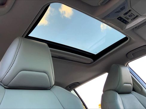 Used 2021 Toyota RAV4 XLE Premium image 13