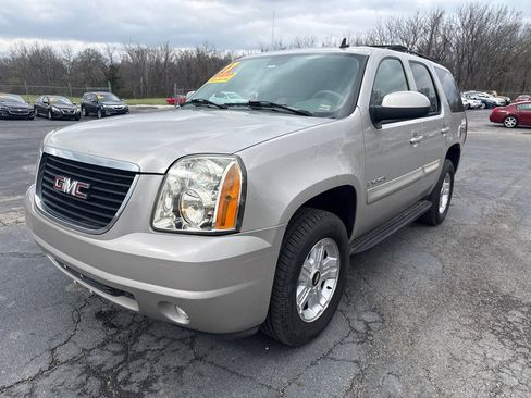 Used 2007 GMC Yukon SLT w/ SLT Preferred Equipment Group image 2