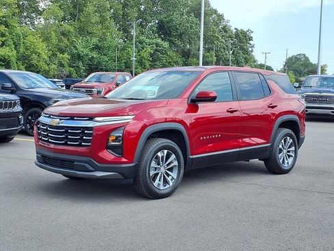 Used 2025 Chevrolet Equinox LT FWD image 1