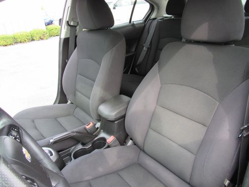Used 2015 Chevrolet Cruze LT image 16
