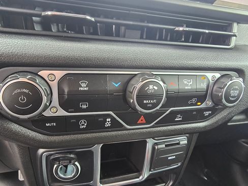 Used 2024 Jeep Wrangler Sport AWD/4WD image 18